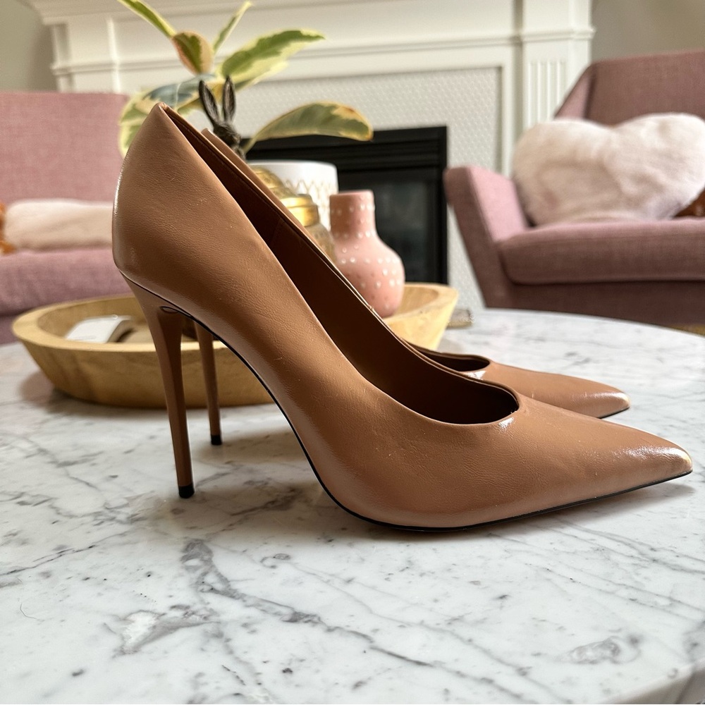 EUC ZARA pointed toe heel. Worn once. Tan. Size 41